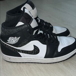 Jordan 1 Mid